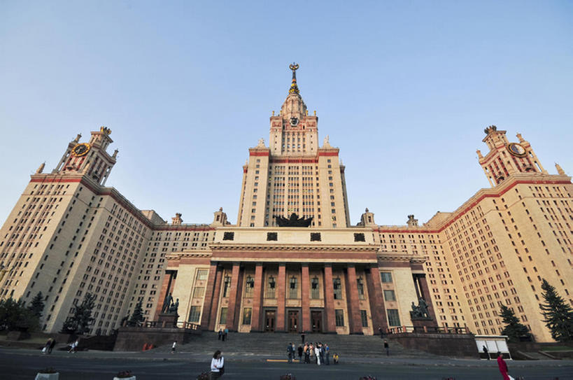 无人,学校,教学楼,横图,室外,白天,仰视,旅游,度假,名胜古迹,标志建筑,地标,建筑,俄罗斯,遗迹,宏伟,教育,古迹,文物,娱乐,建设,古建筑,校园,风景,地标建筑,享受,休闲,教室,旅游胜地,放松,摄影,古文明,莫斯科,彩图,低角度拍摄,旅行,大学,教学大楼,莫斯科大学,bj175