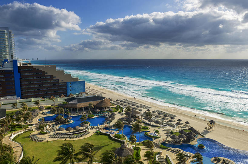 无人,游泳池,宾馆,横图,室外,白天,旅游,奢侈,海洋,美景,日落,酒店,墨西哥,行人,游客,游人,球袋,地平线,地形,海岸线,景观,云,豪华,路人,旅客,蓝色,风景,天空,自然,旅游胜地,景色,摄影,建造,酒家,宁静,华丽,旅社,北美,自然风光,华贵,海景,坎昆,富丽,华美,过客,海滩,彩图,旅行,客店,客栈,旅店,旅馆,商旅,华侈,奢华,bj175