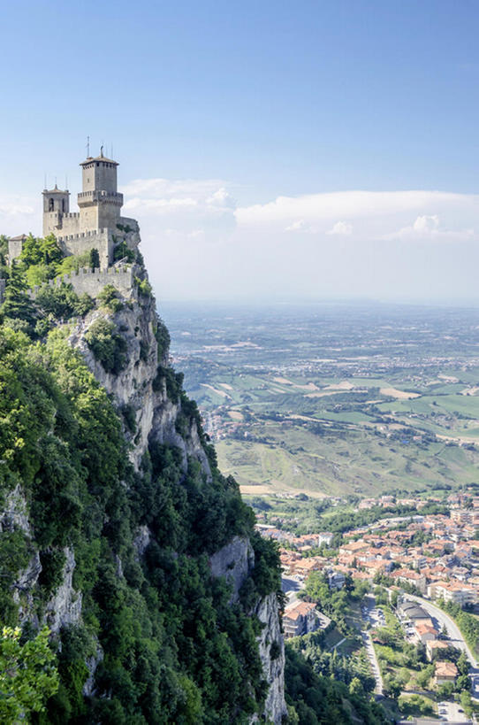 竖图,室外,白天,山,欧洲,圣马力诺,地形,文化遗产,世界遗产,风景,天空,建造,联合国教科文组织,bj175