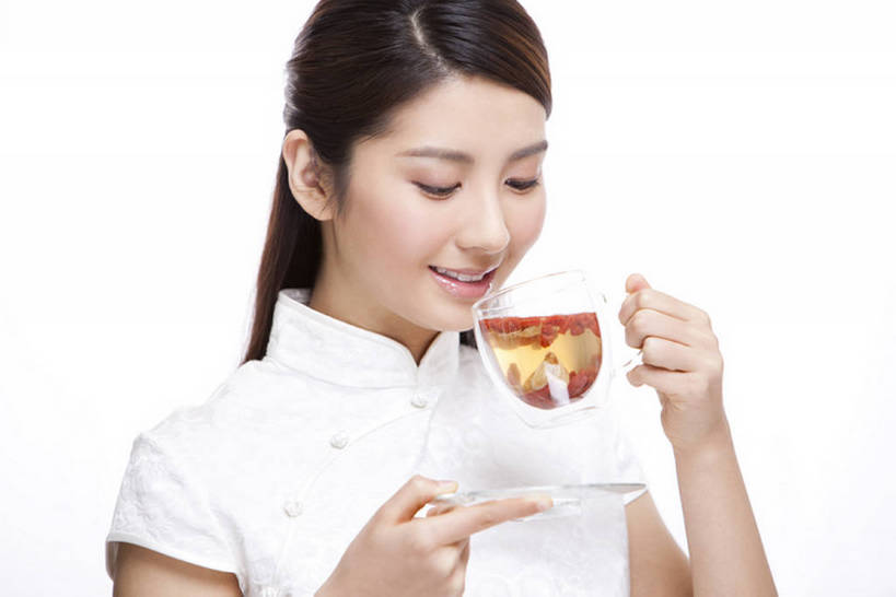 东方人,成年人,脸,头,脸颊,一个人,笑,微笑,露齿笑,横图,留白,白色背景,正面,化妆,美容,快乐,幸福,茶,北京,中国,亚洲,仅一个年轻女性,仅一个女性,仅一个人,喝,护肤,准备,旗袍,食品,饮品,拿着,传统,饮食,肩膀,食物,饮料,茶碟,花茶,保养,享受,休息,休闲,健康,放松,活力,美女,保健,摄影,影棚,高雅,优美,享乐,草本,关爱,可口,清新,中国文化,摄影棚,肖像,中医,东亚,热饮,健康食物,养颜,美化,适口,年轻女性,女人,女性,亚洲人,中国人,年轻人,头部,长发,脸部,脸蛋,面部,茶杯,彩图,影棚拍摄,传统服装,欢乐,拍摄,SPA美容,魅力,传统文化,美人,红巧梅,尝,bj175