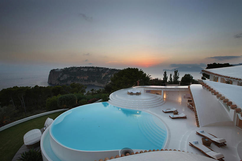 无人,体育馆,游泳池,家,横图,室外,日落,水,西班牙,欧洲,水池,水面,院子,干净,现代,泳池,蓝色,天空,黄昏,摄影,游泳馆,简单,构图,马略卡,彩图,当代,bj175