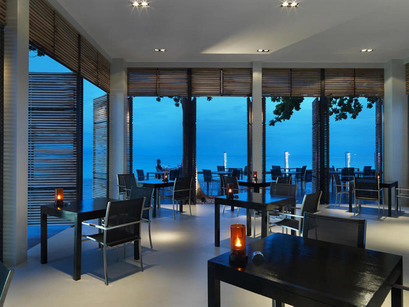 无人,宾馆,横图,室内,夜晚,奢侈,名胜古迹,别墅,餐桌,桌子,酒店,蜡烛,椅子,泰国,一排,整齐,饭厅,房屋,豪华,干净,现代,座位,排列,蓝色,黄昏,旅游胜地,摄影,酒家,华丽,旅社,高雅,住房,风格,队列,华贵,房地产,苏梅岛,富丽,华美,彩图,餐馆,客店,客栈,旅店,旅馆,商旅,华侈,奢华,上层阶级,bj175