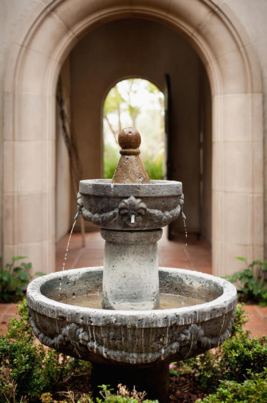 无人,家,竖图,白天,水,植物,别墅,建筑,喷泉,墙,庭院,拱门,摄影,生活方式,园林,砖地,高雅,住房,风格,华贵,古典风格,彩图,上层阶级,bj175